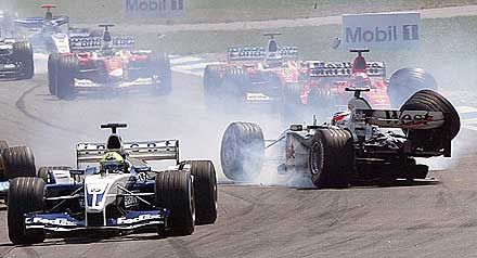Spa híres a rajtbaleseteirôl, Räikkönen pedig Hockenheimbôl ismeri az autósport ezen árnyoldalát &#8211; 2003-ban Barrichellóval karambolozott