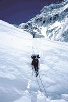 Leny&ucirc;gözô tájakban gyönyörködhet, aki nekivág a Mount Everestnek