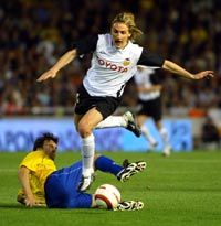 Mista kiharcolta és értékesítette a büntetôt, amelynek köszönhetôen valenciai sikerrel zárult a szomszédvárak párharca Mista kiharcolta és értékesítette a büntetôt, amelynek köszönhetôen valenciai sikerrel zárult a szomszédvárak párharca