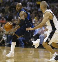 Nick Van Exel hatásosan bűvölte a labdát, pontjai létfontosságúak voltak a hajrában