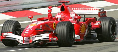 A két héten belül második diadalát arató Michael Schumacher cseppet sem t?nik kiöregedô sofôrnek, hétvégi gyôzelme után is úgy tudott örülni, mintha újonc lenne