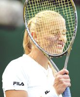 Jelena Dokics (képünkön) számára véget ért az idei wimbledoni torna &#8211; a szôke jugoszlávot a szlovák Daniela Hantuchová verte meg