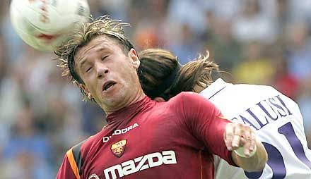 Antonio Cassano (balra) 2001 óta a Roma csatára, de a jövőjével kapcsolatban még korántsincs minden tisztázva