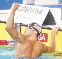 Az amerikai Phelps a világcsúcsát ünnepli