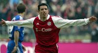 Roy Makaay csaknem egy évtizede nem látott bravúrt végrehajtva, sorozatban a hetedik meccsén szerzett gólt a német elsô osztályban