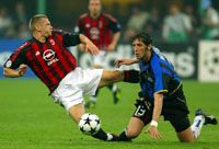 Paolo Maldini, a Milan csapatkapitánya szerint Andrij Sevcsenko (balra) lehet a keddi visszavágó egyik kulcsfigurája