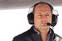 Ron Dennis (képünkön) nem hisz Bernie Ecclestone-nak, a Formula&#8211;1 fônökének