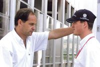 Gerhard Berger (balra) még nem tudja, hogy meddig marad a BMW sportigazgatója és közvetve Ralf Schumacher fônöke (Fotó: Amber Pr)