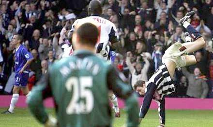 Gera Zoltánnak nem lesz lehetősége bemutatni híres „talajgyakorlatát” Kaliforniában, mert Los Angelesben nem kíváncsiak sem a csapattársaira, sem rá Gera Zoltánnak nem lesz lehetősége bemutatni híres „talajgyakorlatát” Kaliforniában, mert Los Angelesben nem kíváncsiak sem a csapattársaira, sem rá