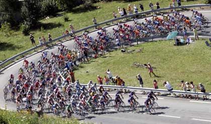 Jean-Louis Pages elôadásában érinti a Tour de France mezônyét is