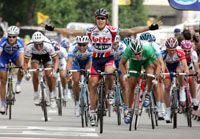 A Tour de France második szakaszának végén Robbie McEwen emelhette a magasba karjait, az ausztrál sprinter ezúttal mindenkinél gyorsabb volt