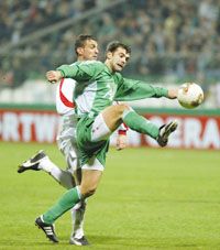 Tököli Attila többször is megelôzte Marcelo Bordont, de nem tudott a kapuba találni (Fotó: Németh Ferenc)