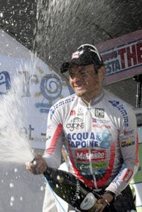 Fred Rodriguez (képünkön) gyôzelmének titka: elôbb nyitotta meg a hajrát, mint Alessandro Petacchi