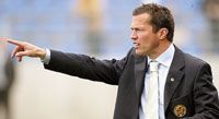 Gyerünk, uraim, támadunk! Lothar Matthäusnak úgy kell szerdán csatába küldenie a seregét, mint egy hadvezérnek