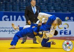 Sáfrány Péter (fehérben) Forrás: IJF