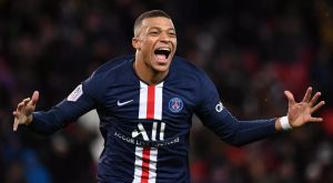 Kylian Mbappé sportszerű gesztust tett Forrás: AFP