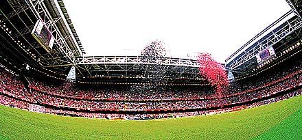 A Millennium-stadion varázsát kevesen vonják kétségbe, ám azt mégis túlzásnak tartják, hogy az FA-kupa elôdöntôit is Cardiffban rendezzék