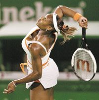 Serena a tavalyi Roland Garros óta az összes meccsét megnyerte a Grand Slameken &#8211; mindannyiszor a nôvérét legyôzve a fináléban