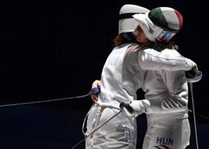 Muhari Eszter és Dékány Kinga a kadét Eb-döntőben Forrás: hunfencing.hu