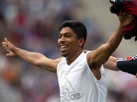 A brazil Giovane Elber háromszor vette be a Hertha BSC hálóját, és már tizenkilenc gólt számlál, amivel vezeti a góllövôlistát