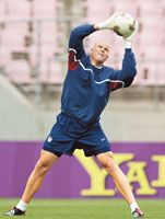 Friedel a Copa Américán két mexikói tizenegyest is hárított &#8211; most is jó formában van (Fotó: AFP)