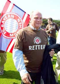 Uli Hoeness és a Bayern három éve tevékeny részt vállalt a St. Pauli megmentésébôl