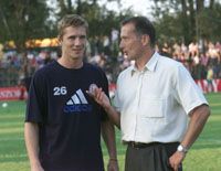 Vincze Ottó (balra) hallgat Bozsik Péterre, aki azt mondja: egy profi nem dühöng