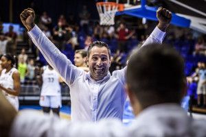 Így örült Cziczás László az ötödik helynek Forrás: FIBA