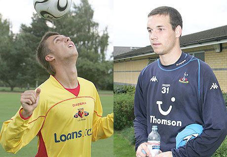 Mindkét honfitársunk a csapatba kerülésért küzd: Priskin Tamás (balra) a Watford támadósorába, Fülöp Márton pedig a Tottenham kapujába vágyik