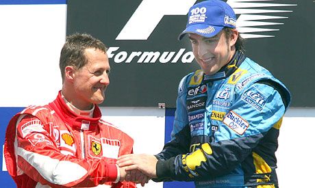 Fernando Alonso (jobbra) és Michael Schumacher között egyelôre két pont a különbség ? kérdés, ki bírja jobban az idegek harcát