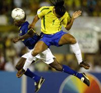 Ronaldinho (jobbra) góljával ôrizte meg hibátlan mérlegét a brazil válogatott