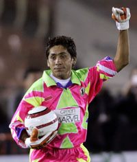 Jorge Campos még utoljára is paradicsommadárnak öltözött be