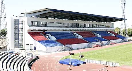 2008-as Eb-helyszínnek indult, félig kész 20 ezres városi stadion lett, de lehet, hogy 2012-es Eb-helyszínként újra átalakítják