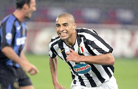 David Trezeguet szerezte a torinói rangadó elsô gólját, természetesen a rá oly gyakran jellemzô módon, lesipuskásként (fotó: Reuters/Chris Helgren)