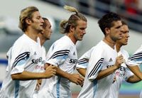 Figo, Zidane és Ronaldo után a Manchester Unitedtôl megvett Beckham (középen) lett a királyi gárda újabb koronagyémántja