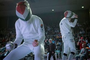 Nagy Dávid a döntő asszót ünnepli Peterdi András ellen Fotó: hunfencing.hu