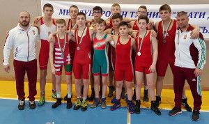 Tíz súlycsoportból hatban érmet nyert a serdülő szabadfogású válogatott a bolgár nemzetközi versenyen