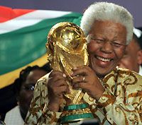 Nelson Mandela, a vb-trófea és a dél-afrikai zászló: minden, ami kell Nelson Mandela, a vb-trófea és a dél-afrikai zászló: minden, ami kell