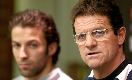 Fabio Capello (jobbra) nem játszatja unos-untalan a mögötte ülô Alessandro Del Pierót, még akkor sem, ha a játékos kissé morcos emiatt