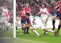 Kuranyi (középen) már hét gólnál tart a Bundesliga idei kiírásában