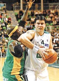 Gulyás Róbert (jobbra) döntött: bizonyosan távozik az Asvelbôl