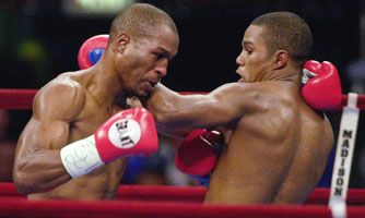 Bernard Hopkins (balra) volt az egyetlen, aki legyôzte Félix Trinidadot