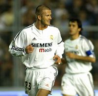 Beckham hiányos spanyoltudásával is megsértette a partjelzôt