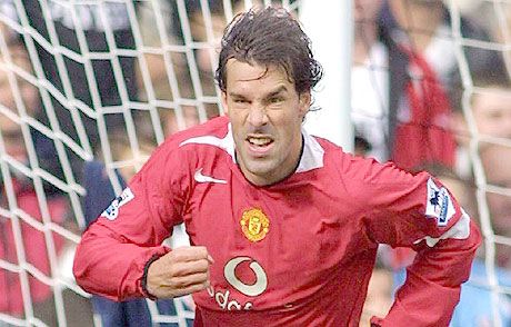 Ruud van Nistelrooyt várják Madridban, de a két klub még nem egyezett meg a csatár áráról