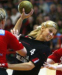 Az EHF-kupa-gyôztes Tápai Szabina a keret egyik legjobbja (Fotó: Danis Barna)