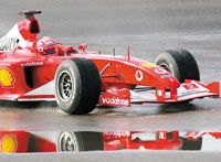 Michael Schumacher az új Ferrari F2003-GA-val is úr a vizes pályán, Jerezben legnagyobb vetélytársait hagyta maga mögött