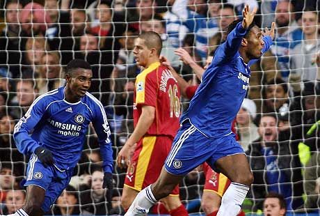 Didier Drogba kétszer ünnepelt, ám a Chelsea ezúttal nem tudott gyôzni