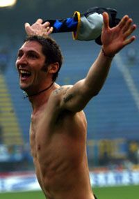 Materazzi fejjel szerezte meg a vezetést a tabella tetejére visszatérô Internazionalénak