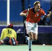 Stephan Veen ekképp ünnepelte a sydneyi olimpia döntôjében szerzett – aranyérmet érô – három találatát