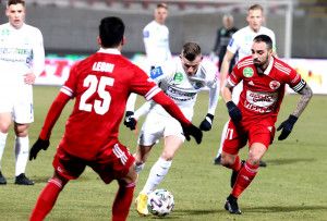 Schön Szabolcs (fehérben) góllal járult hozzá a remek formában lévő Kisvárda legyőzéséhez Forrás: MTK Budapest